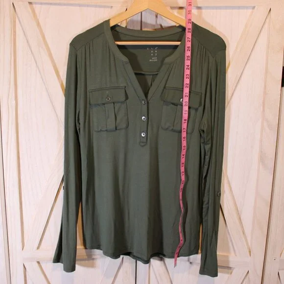 A New Day Green Button Front Henley Top- Size Medium - Picture 7 of 7